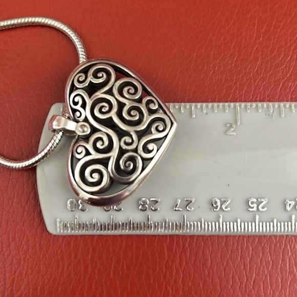 Beautiful Brighton open heart pendant and silver tone necklace. Great condition! - Picture 6 of 9